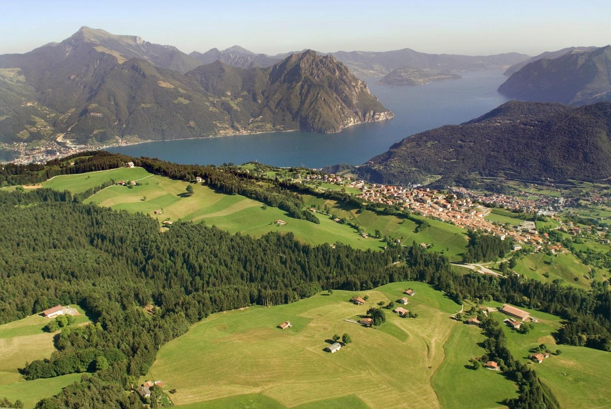 La Casa Sull' Altopiano Mountain Lake Iseo Hospitality Bossico Exterior photo